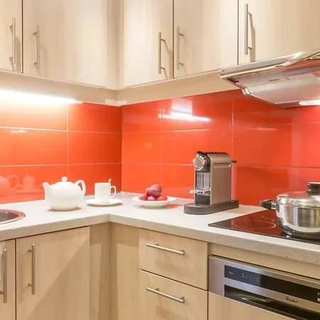 Pierre & Premium Haguna 4* بياريتز