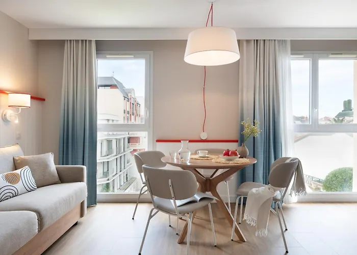 Pierre & Premium Haguna Lejlighedshotel